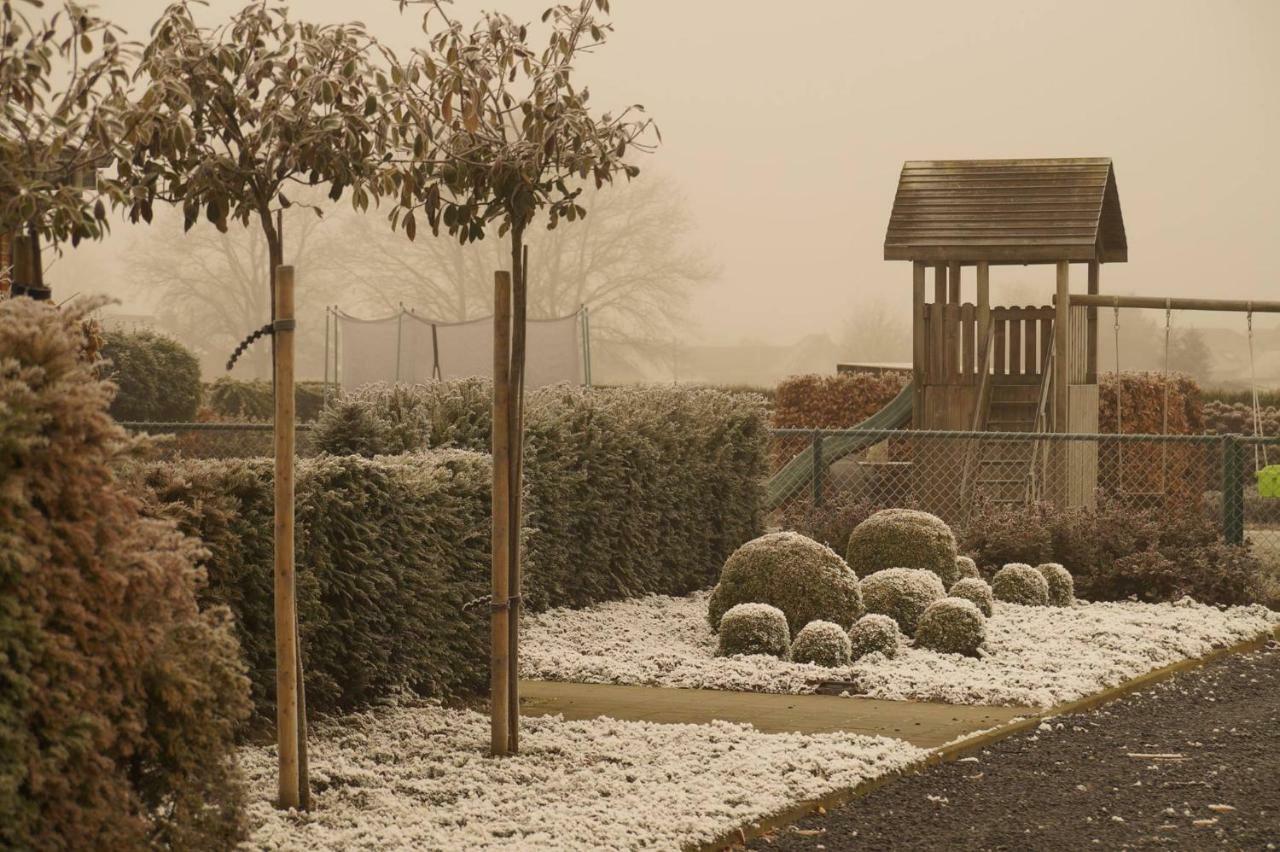 Kampenhof Villa Maaseik Bagian luar foto