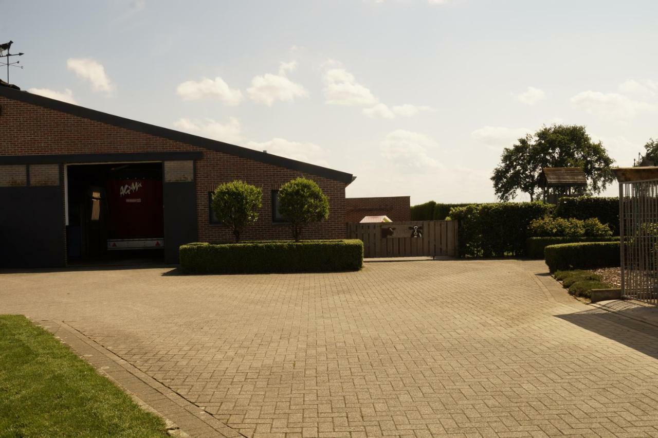 Kampenhof Villa Maaseik Bagian luar foto